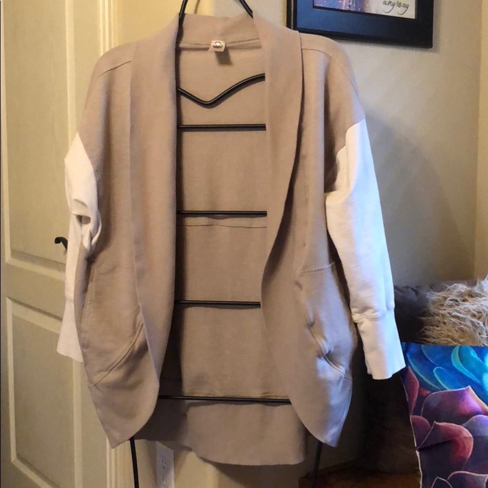 Cardigan/lightweight jacket